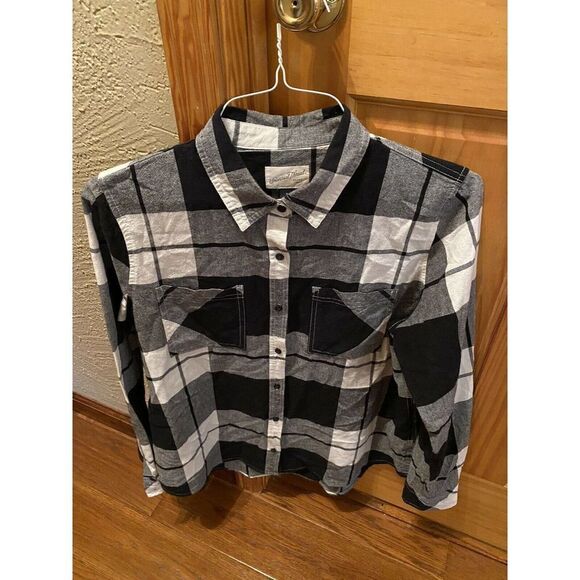 universal thread size medium womens button up shirt - Picture 1 of 3
